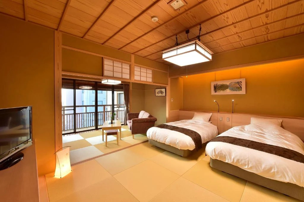 Kanbayashi Hotel Senjukaku is a renowned traditional Japanese ryokan located in Kanbayashi Onsen