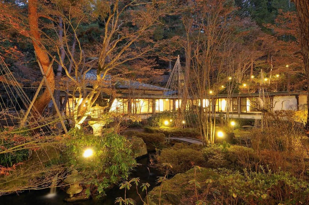 kanbayashi onsen accommodation jigokudani monkey park hotel